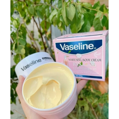 Kem body kích trắng da VASELINE 